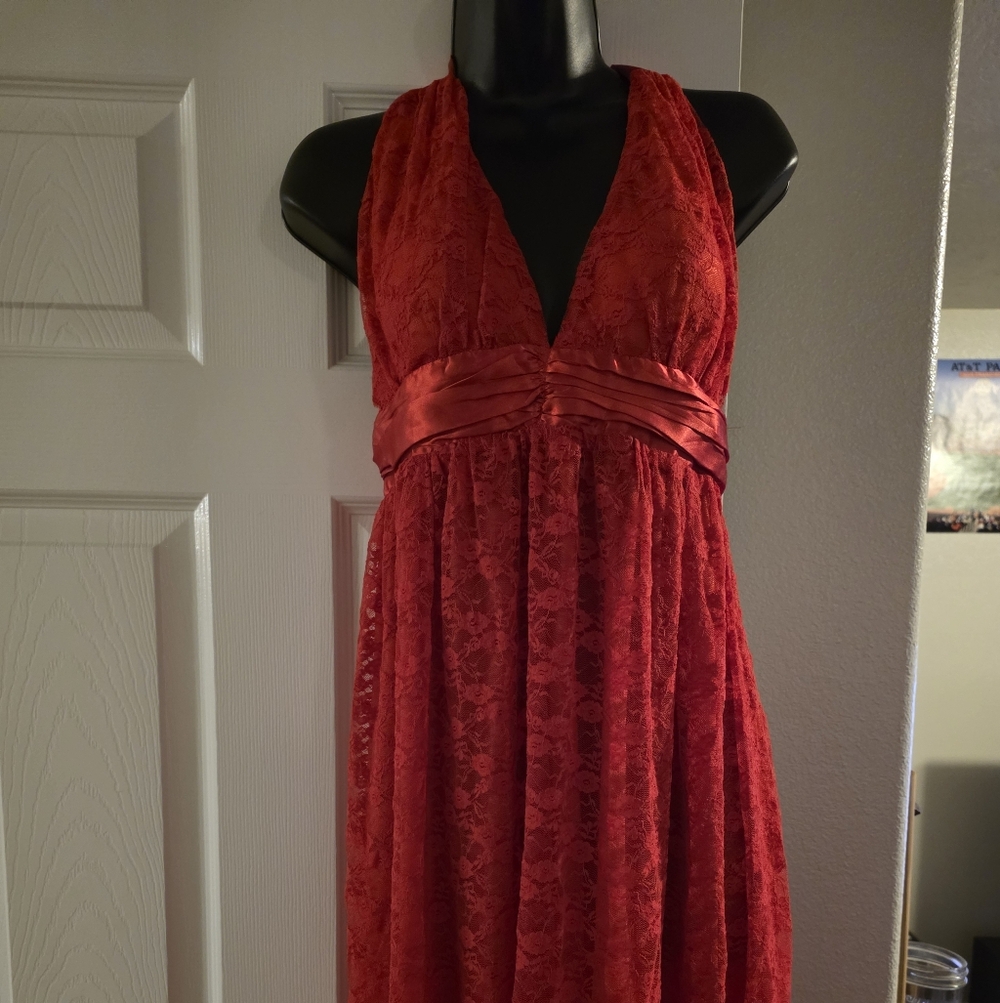 Elegant Red Lace Evening Dress